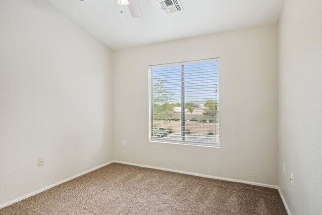 Building Photo - Charming 3-bed, 2-bath townhome in gated community!