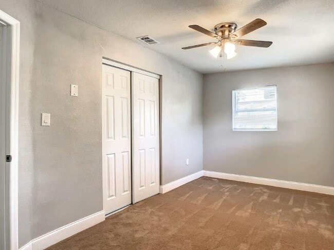 Building Photo - Completely upgraded 3/1 1196 Sq. Ft. with recently renovated bathroom and kitchen with GRANITE& a...