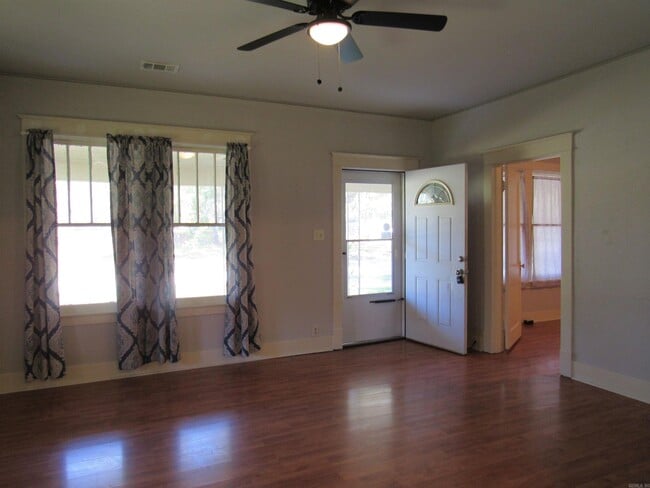 Building Photo - 405 E Main St