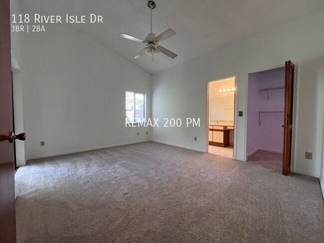 Building Photo - 118 River Isle Dr
