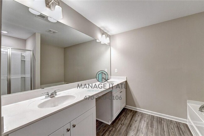 Building Photo - Beautiful 3 Bedroom Townhome in Buford Sch...