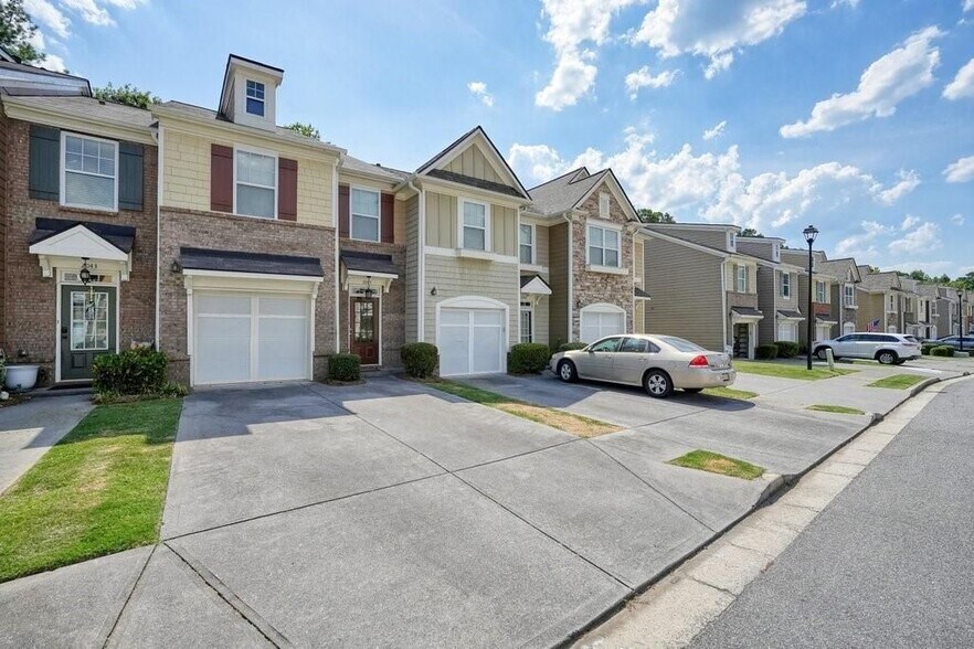 Building Photo - 2045 Lakeshore Overlook Dr