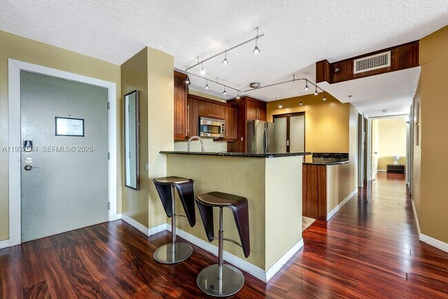 Building Photo - 19999 E Country Club Dr