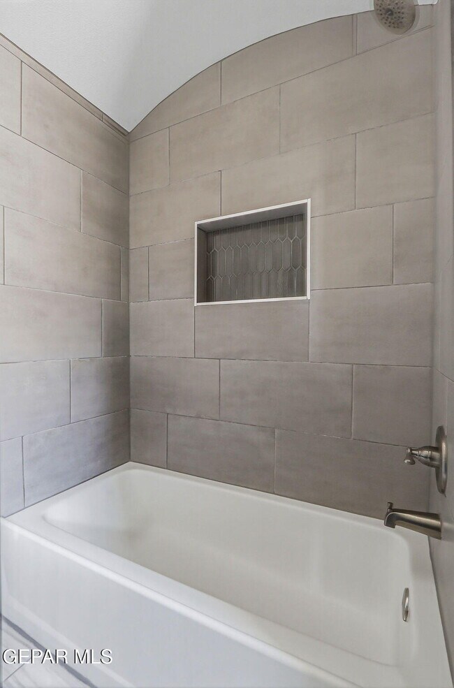 Building Photo - 908 Ada Ln