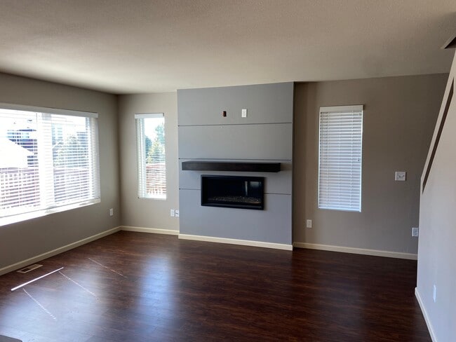 Building Photo - 509 La Paz Ave