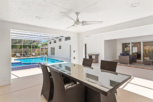 Building Photo - 735 NE 6th St