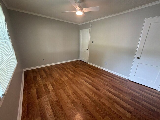 Building Photo - Nice Home In the U of M Area