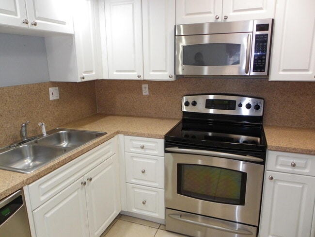 Building Photo - 8116 Severn Dr