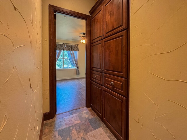 Building Photo - 1559 E Blackjack Rd E