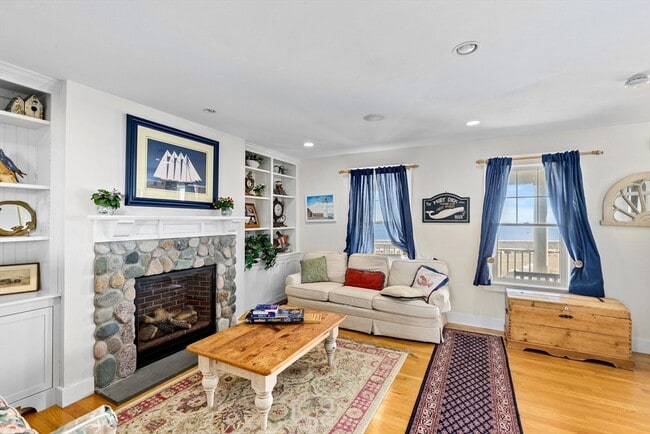 Building Photo - 33 Oceanside Dr