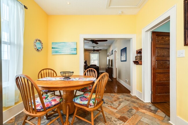 Building Photo - 4123 Avenue Q