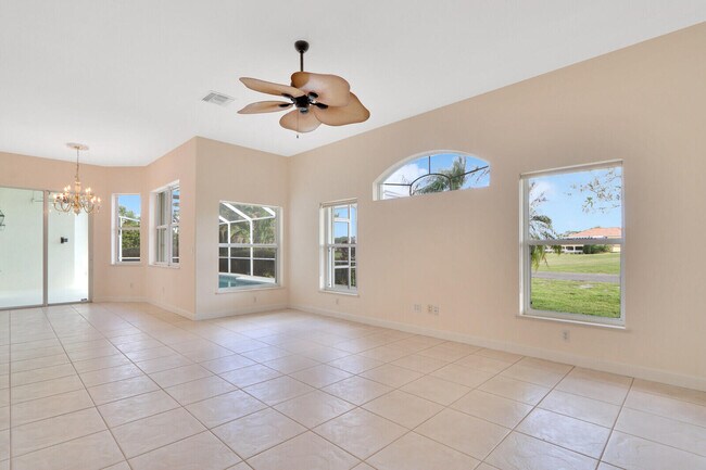 Building Photo - 1252 SW Bent Pine Cove