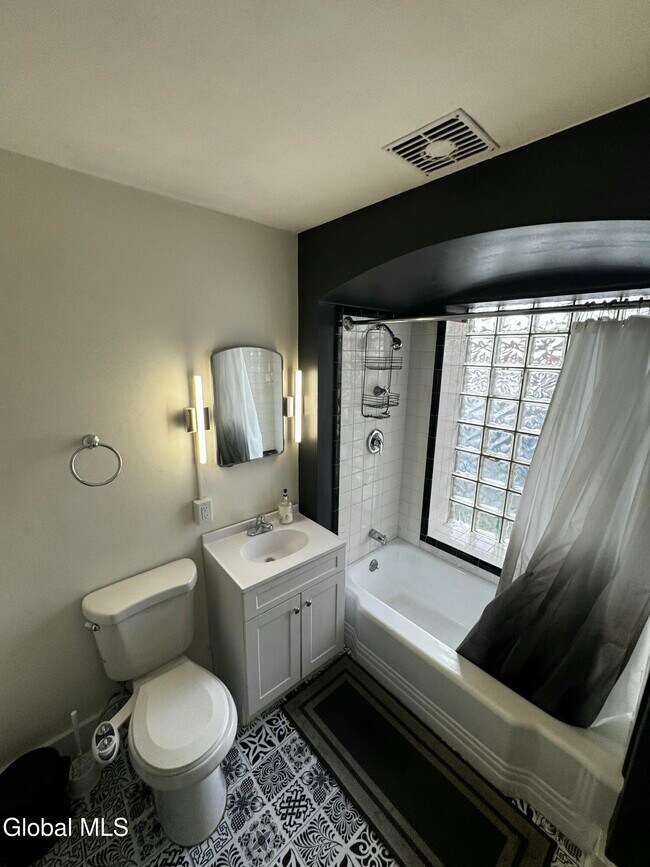 Building Photo - 612 Union St