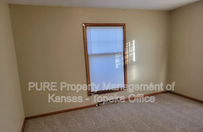 Building Photo - 2215 SE Kentucky Ave