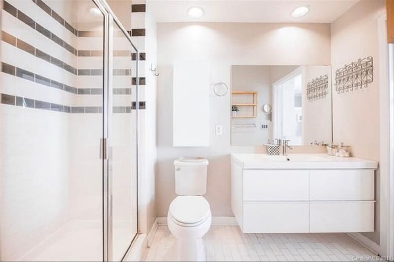 Building Photo - 2125 Southend Dr