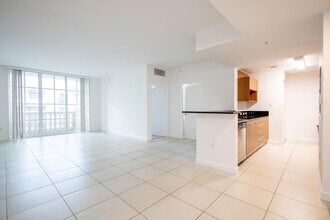 Building Photo - 410 Evernia St