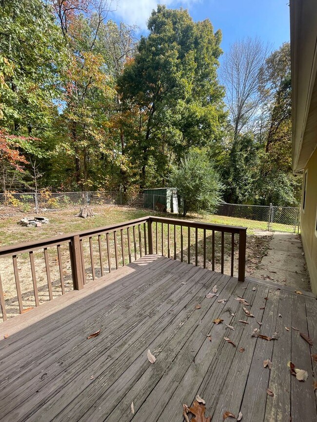 Building Photo - Secluded Hilltop Bungalow with Fenced Yard & Front Deck