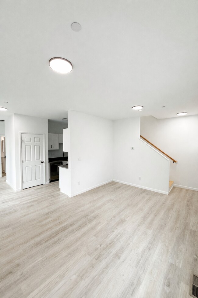 Building Photo - 6 Maryland Ave