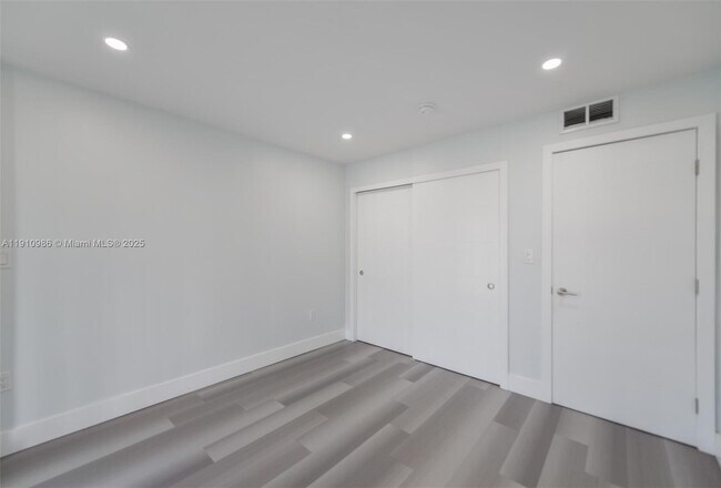 Building Photo - 1800 NW 24th Ave