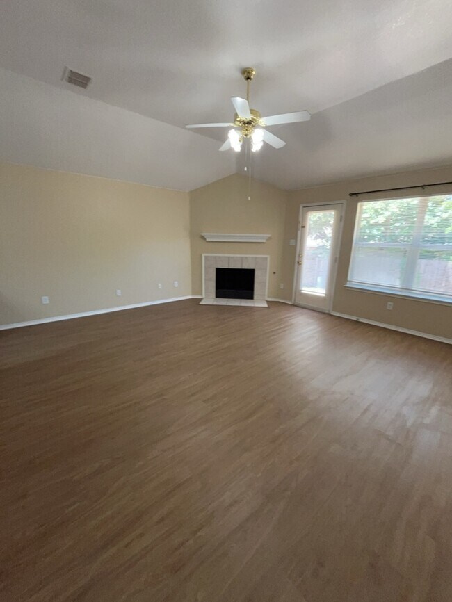 Building Photo - Remodeled & updated! 4/2/2