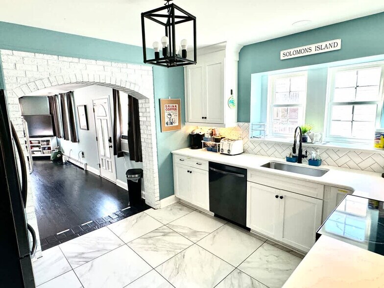 Building Photo - 14386 Calvert St