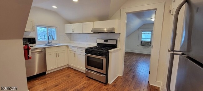 Building Photo - 18 Olive St