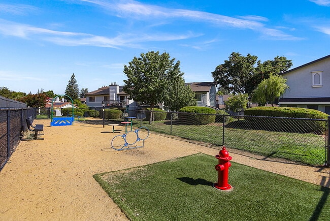 Building Photo - Foothill - Twin Creeks Condos