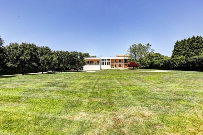 Building Photo - 117 Erica's Ln