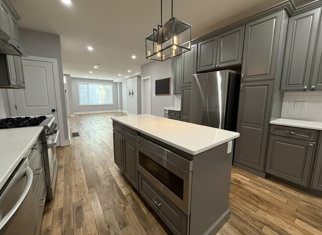 Building Photo - 2529 Grays Ferry Ave