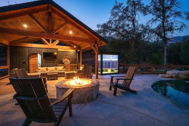 Building Photo - 43620 Washburn Dr