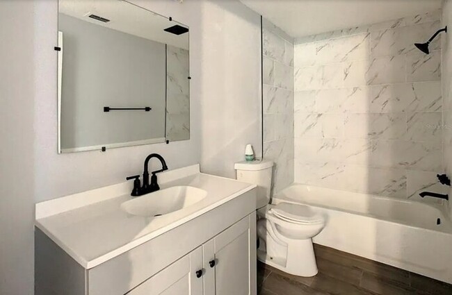 Building Photo - NEWLY RENOVATED Home For Rent in Tampa!
