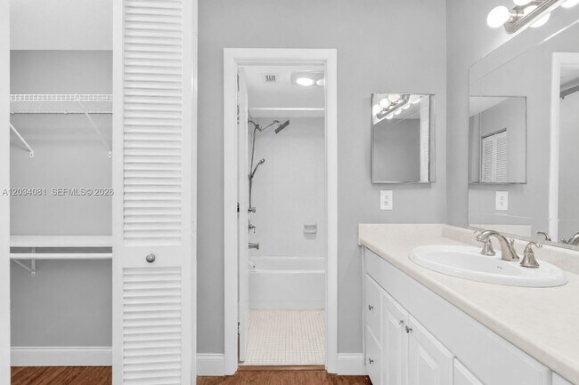 Building Photo - 5961 N Falls Cir Dr