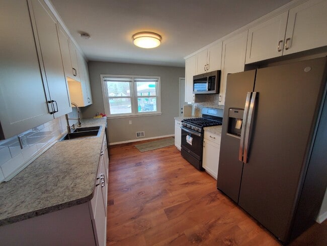 Building Photo - Gorgeous 3 bedroom 2 bath - Side by Side Duplex South Minneapolis