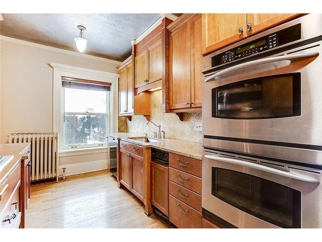 Building Photo - 808 Summit Ave