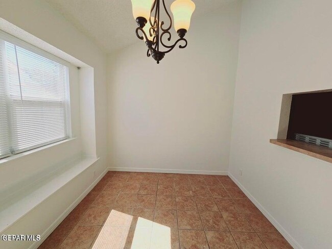 Building Photo - 7219 Oval Rock Dr