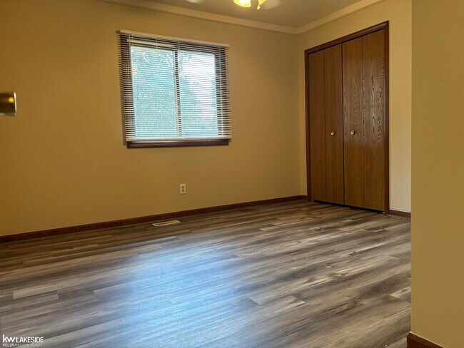 Building Photo - 37260 Rosebush St