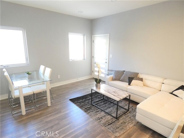 Building Photo - 1923 Holly Dr