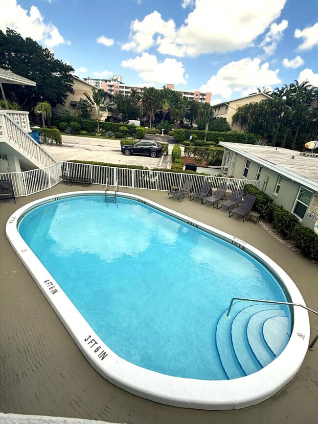 Building Photo - 3230 NE 13th St