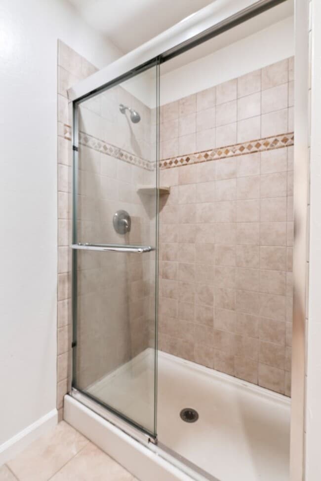 Building Photo - Spacious 3-Bedroom Daly City Home – Prime ...