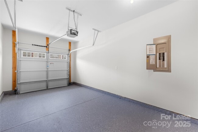 Building Photo - 15013 Savannah Hall Dr