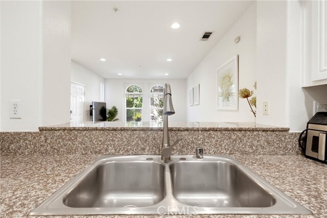 Building Photo - 303 Terra Bella