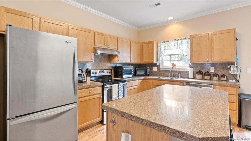 Building Photo - 18651 Shawnee Ridge Rd