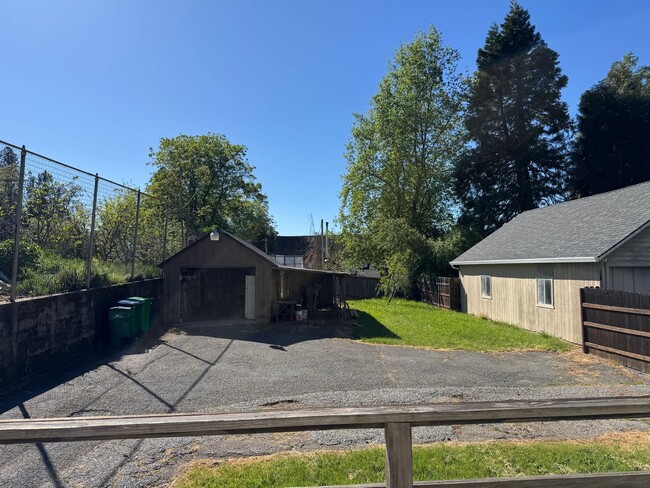 Building Photo - 2 Story home close to downtown