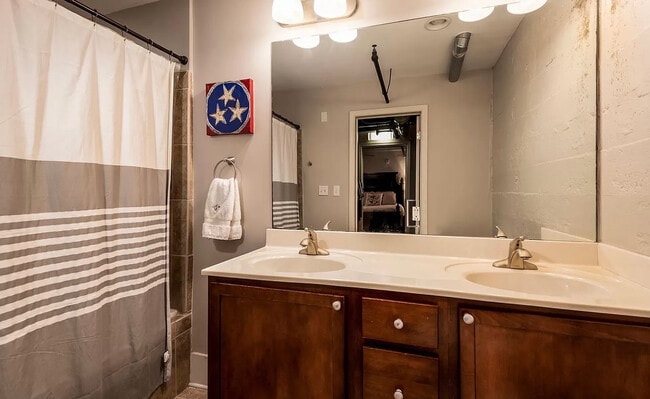 Building Photo - 1060 Worlds Fair Park Dr