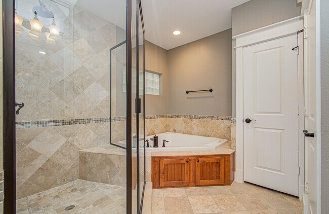 Building Photo - 1034 Dunbar St