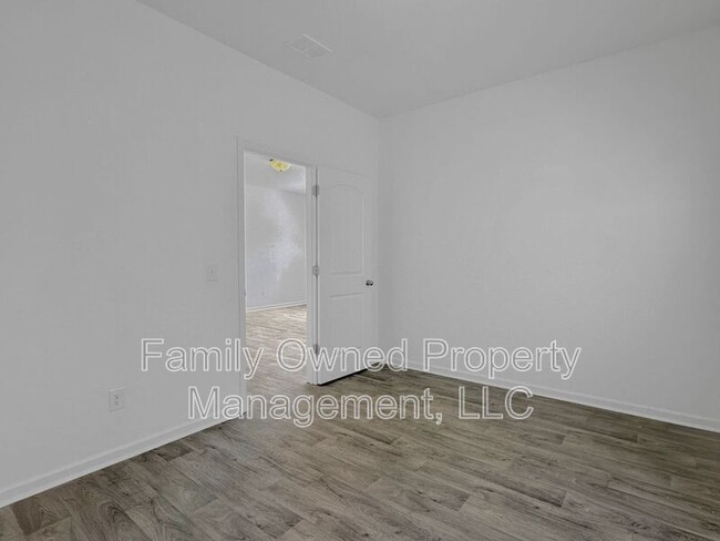 Building Photo - 105 Whimbrel Dr