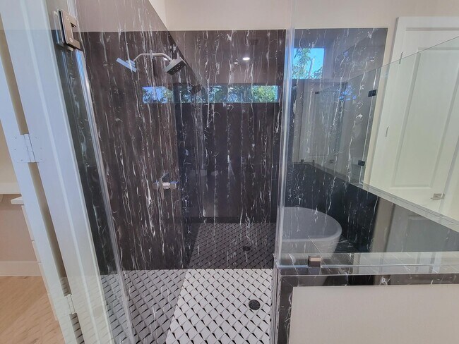 Building Photo - 5613 Leonard St