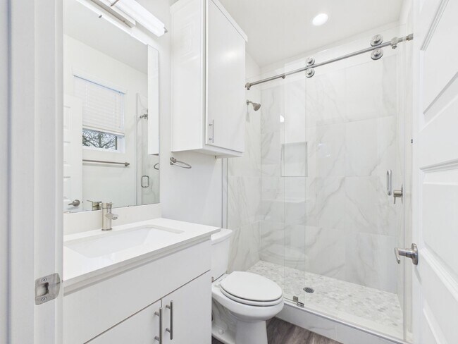 Building Photo - 6102 Caddie St