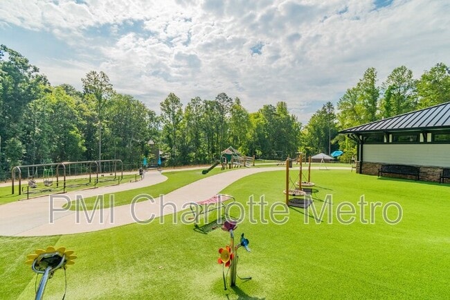 Building Photo - 2068 White Cedar Ln
