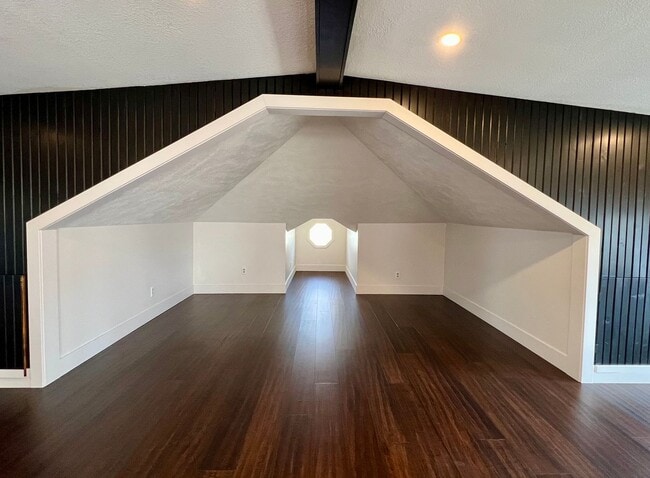 Building Photo - Huge Home Full of Character in the heart of MHK